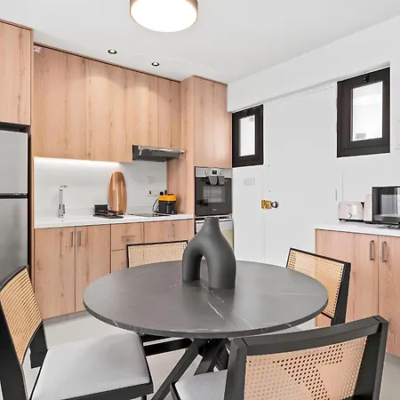 Finikoudes Marina View 102 *