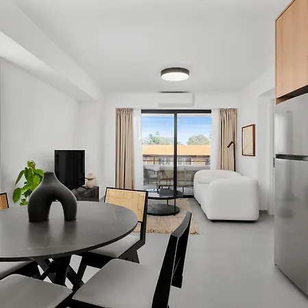 아파트 Finikoudes Marina View 102