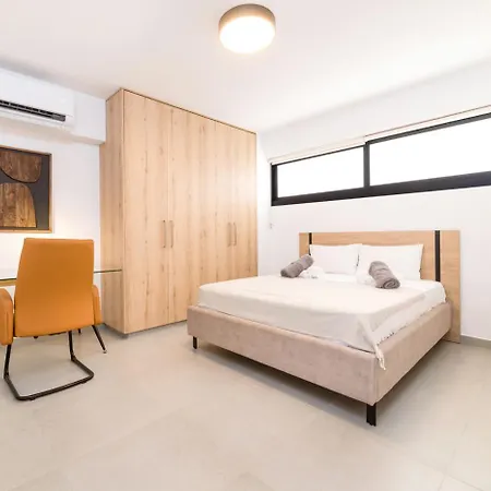 Finikoudes Marina View 102 דירה *