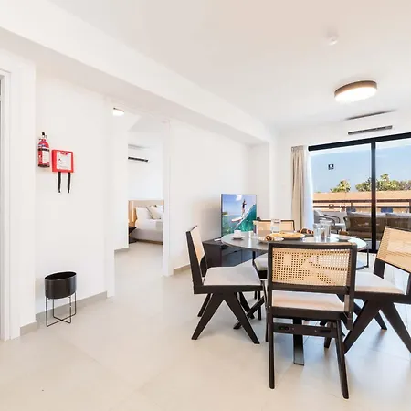 Finikoudes Marina View 102 * لارنكا