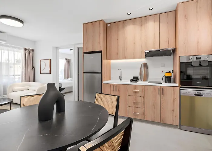 Finikoudes Marina View 102 شقة