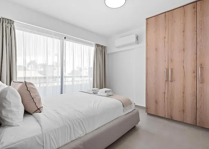 Finikoudes Marina View 102 شقة لارنكا