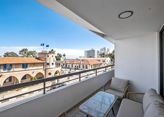 Finikoudes Marina View 102 شقة