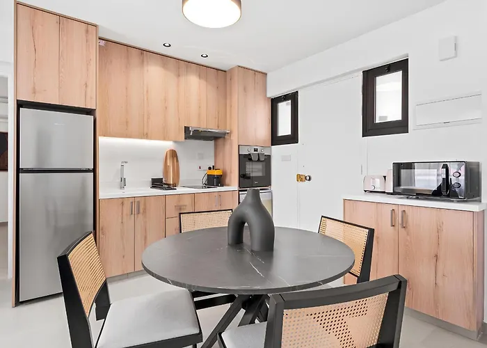 Finikoudes Marina View 102 *