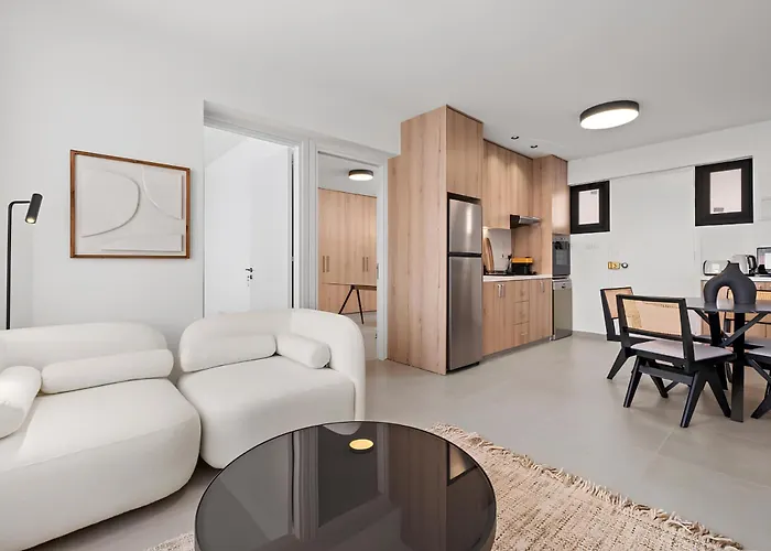 Finikoudes Marina View 102 شقة لارنكا