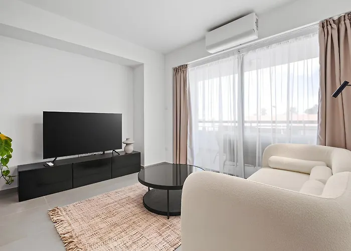 Finikoudes Marina View 102 لارنكا