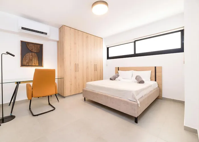 Finikoudes Marina View 102 شقة *