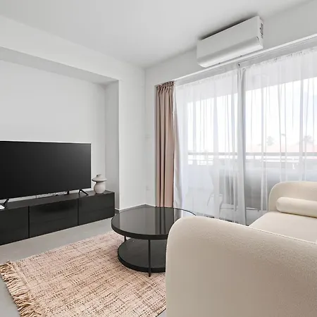 Finikoudes Marina View 102 لارنكا
