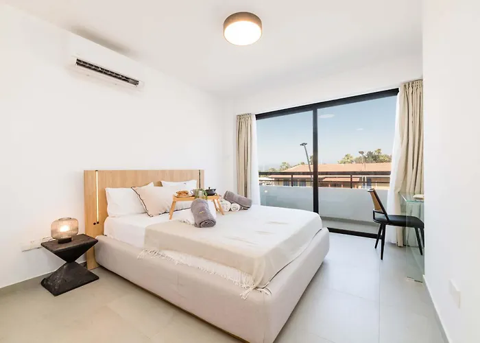 Apartamento Finikoudes Marina View 102 *