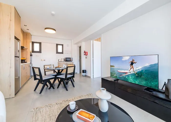 Finikoudes Marina View 102 Apartamento