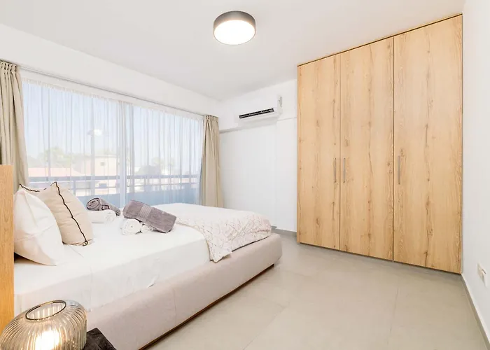 Finikoudes Marina View 102 Larnaca